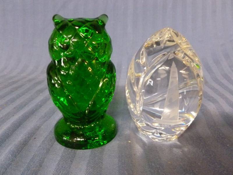 lot 143 image: Paper Weight
