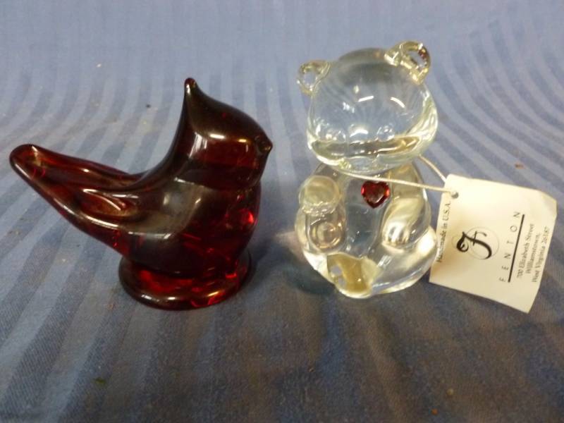 lot 146 image: Paper Weight
