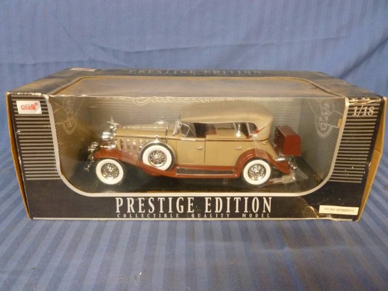 lot 157 image: Die Cast Metal Car