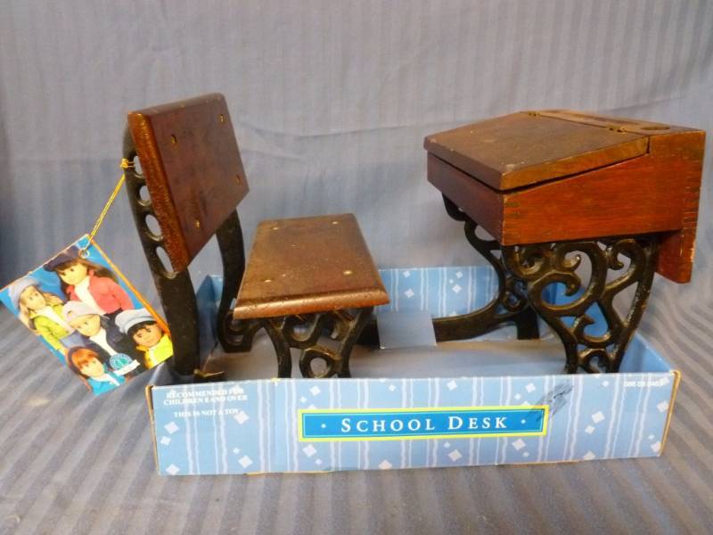 lot 166 image: Collectible