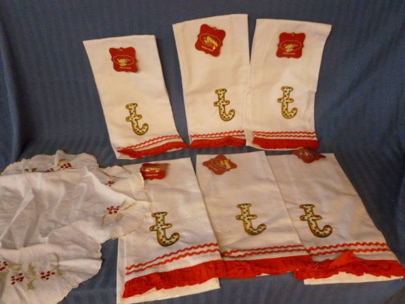 lot 172 image: Christmas Towels