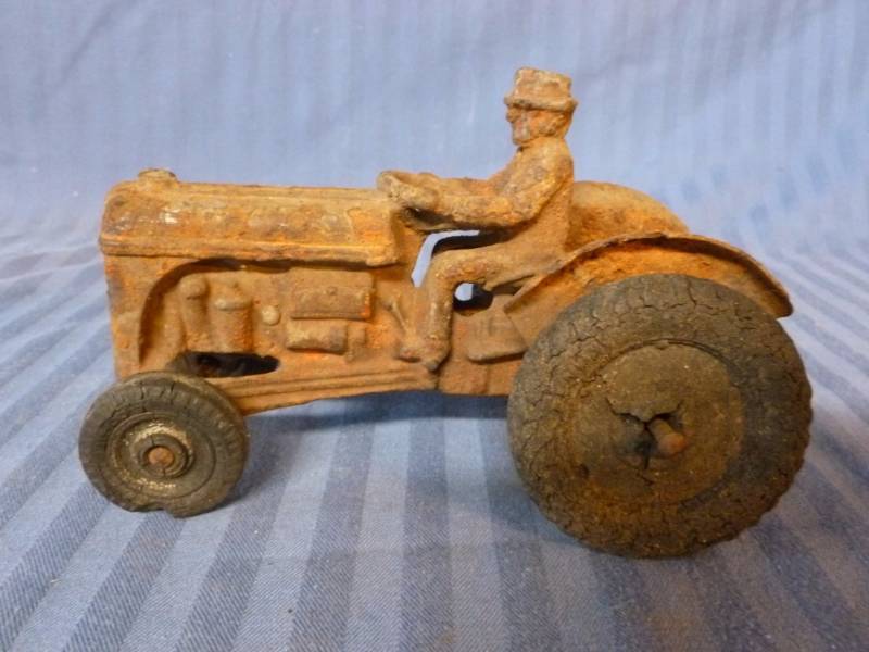 lot 176 image: Vintage Arcade Tractor
