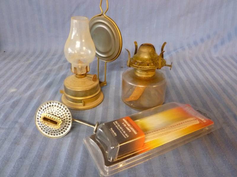 lot 177 image: Vintage Oil Lamp