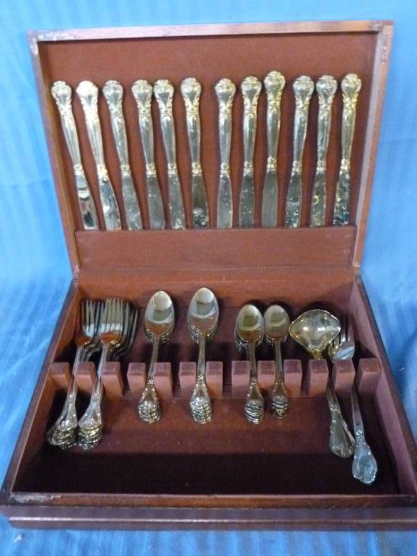 lot 187 image: Flatware Set