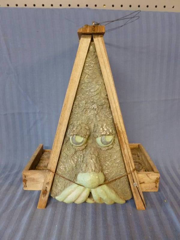 lot 192 image: Bird Feeder