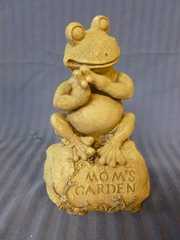 lot 198 image: Rock Garden Decoration