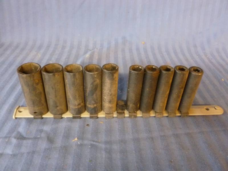 lot 218 image: Sockets