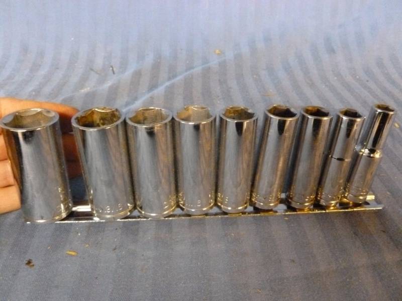 lot 220 image: Sockets