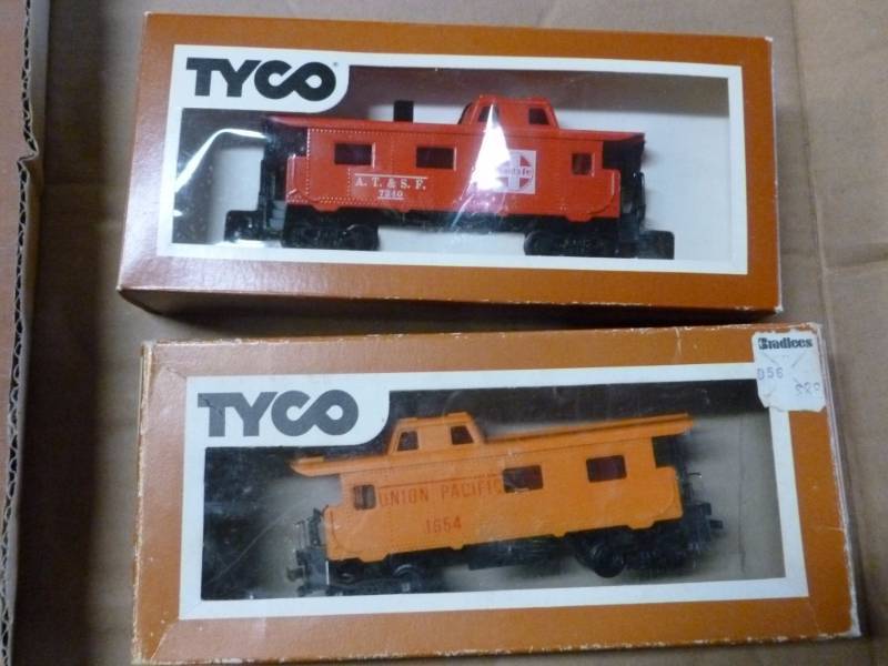 lot 256 image: HO Scale Train Cars