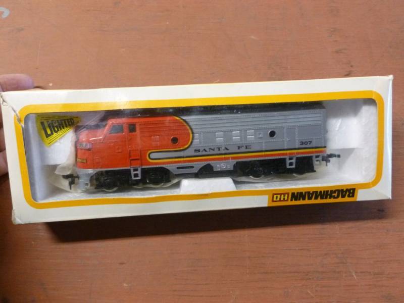 lot 260 image: HO Scale Locomotive