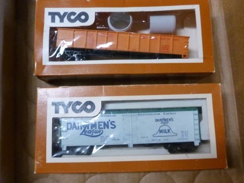 lot 263 image: HO Scale Train Cars