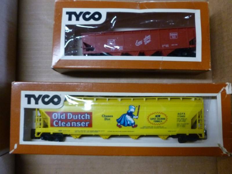 lot 265 image: HO Scale Train Cars