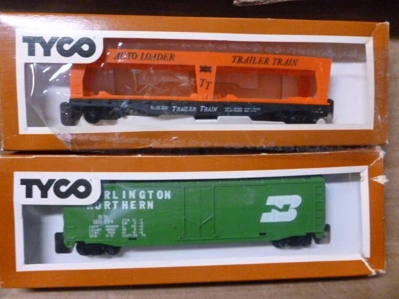 lot 267 image: HO Scale Train Cars