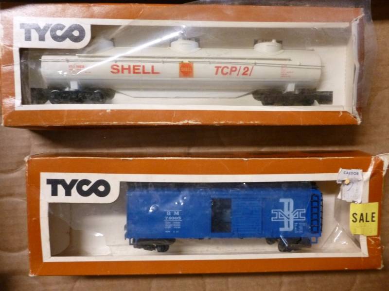 lot 268 image: HO Scale Train Cars
