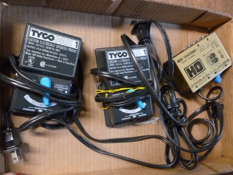lot 275 image: HO Scale Power Pack