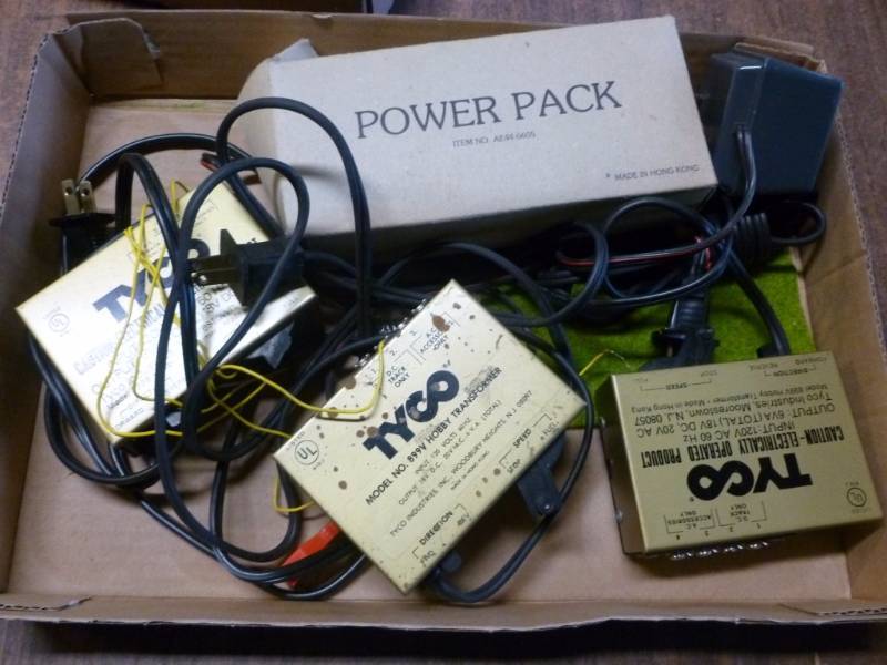 lot 276 image: HO Scale Power Pack