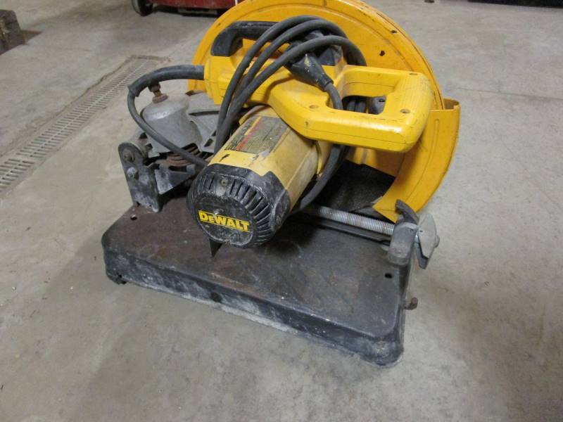 lot 34 image: DeWalt Chop Saw