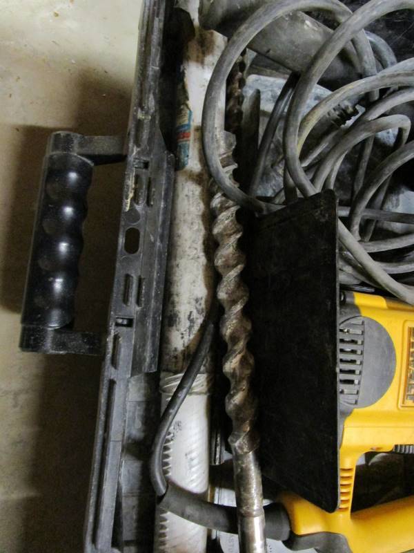 lot 35 image: Dewalt Hammer Drill  Bits