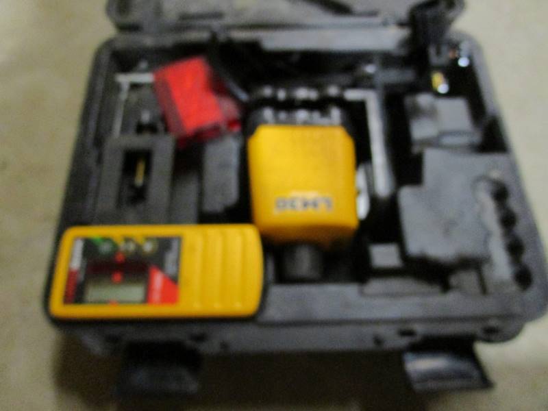 lot 43 image: Laser Mark LM30 Laser Transit & Tripod