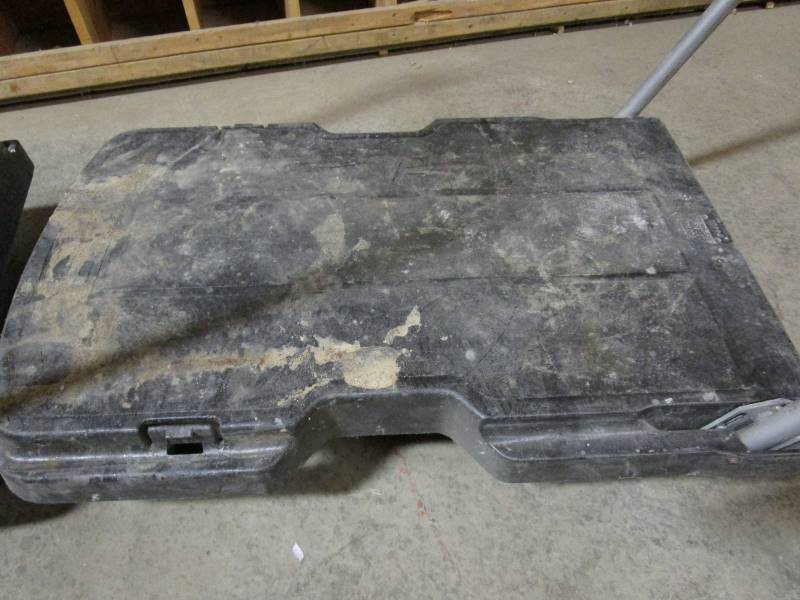 lot 58 image: (2) Rubbermaid Carts