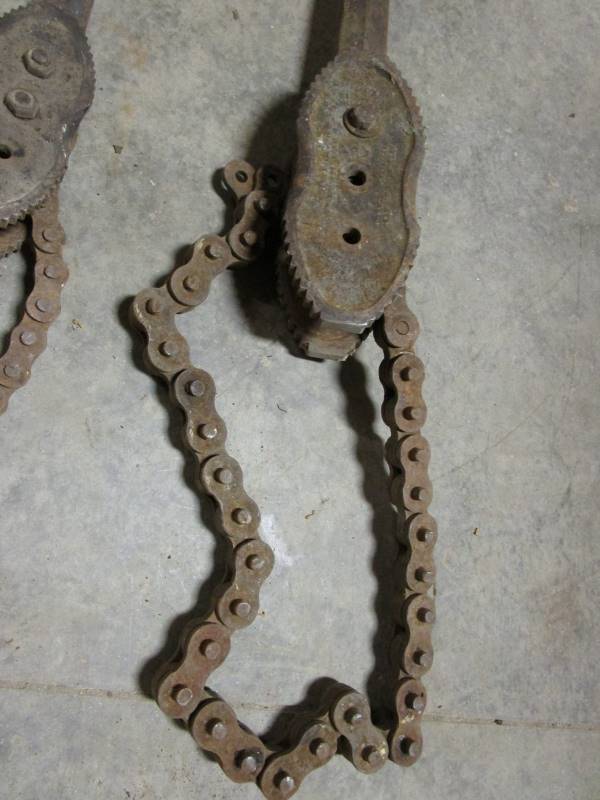 lot 63 image: 2 & 4 Chain Pipe Wrenches