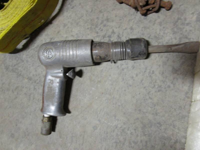 lot 65 image: Air Chisel, Ratchet Strap, Tool Bag, Therma Floor Mix Kit