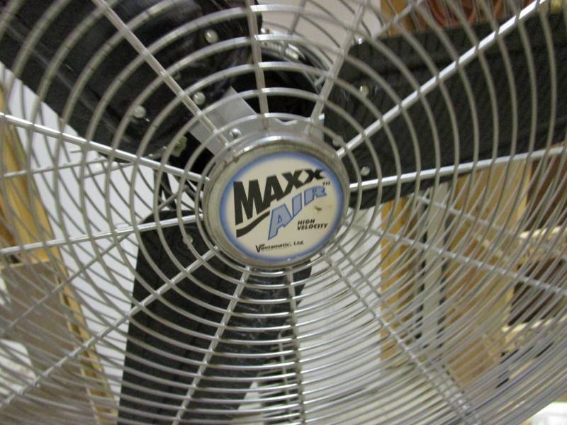 lot 75 image: 30 Fan