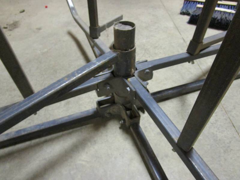 lot 76 image: Spool Un-Roller