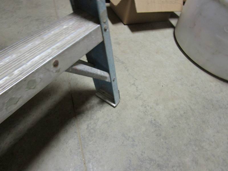 lot 82 image: 6 Fiberglass Step Ladder