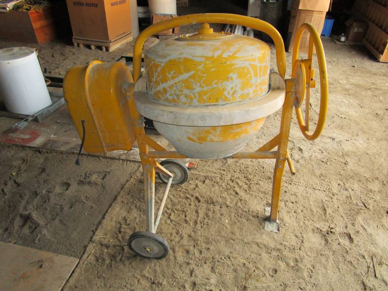lot 88 image: Clarke Cement Mixer