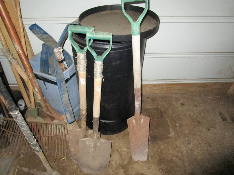 lot 100 image: Hand Tools