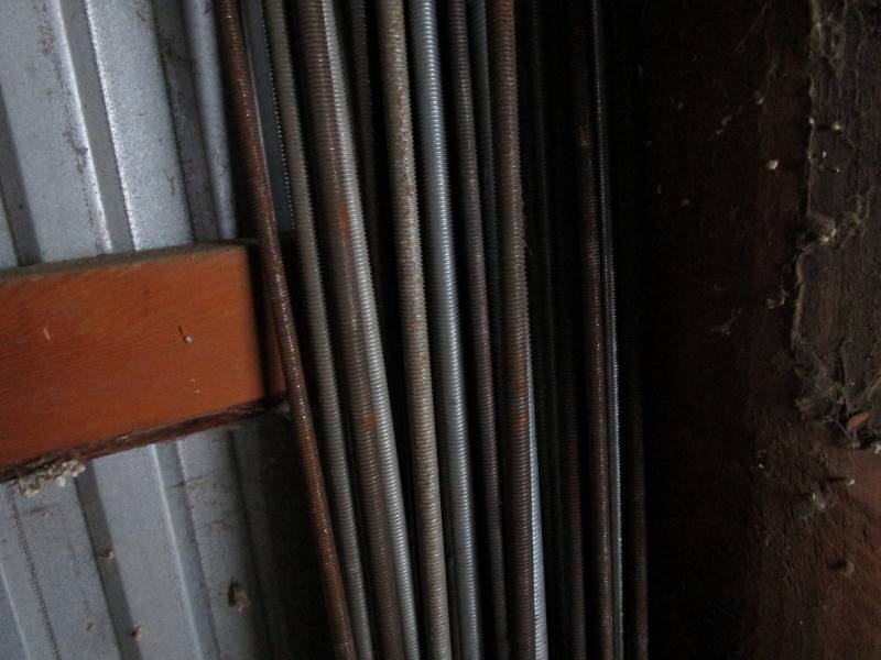 lot 143 image: Lot of Threaded Rod