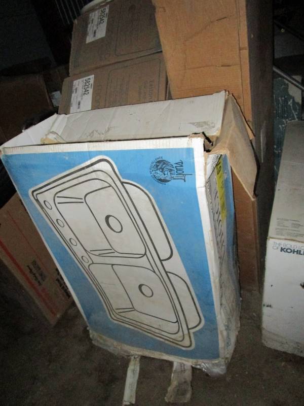 lot 149 image: Row of New Fixtures (see pics)