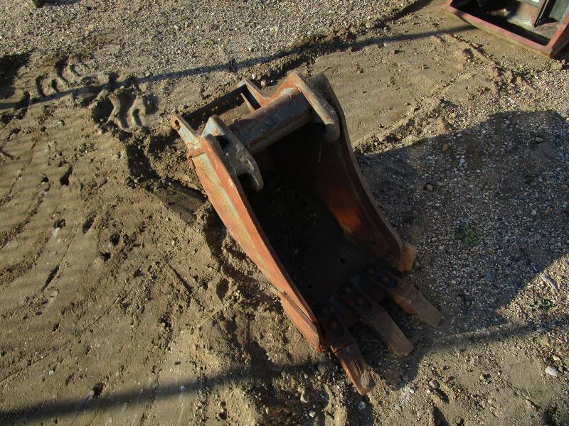 lot 2 image: Bobcat 12 Backhoe Bucket