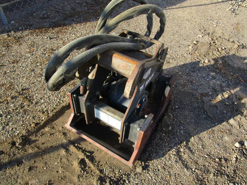 lot 3 image: Bobcat PC30 Vibrator
