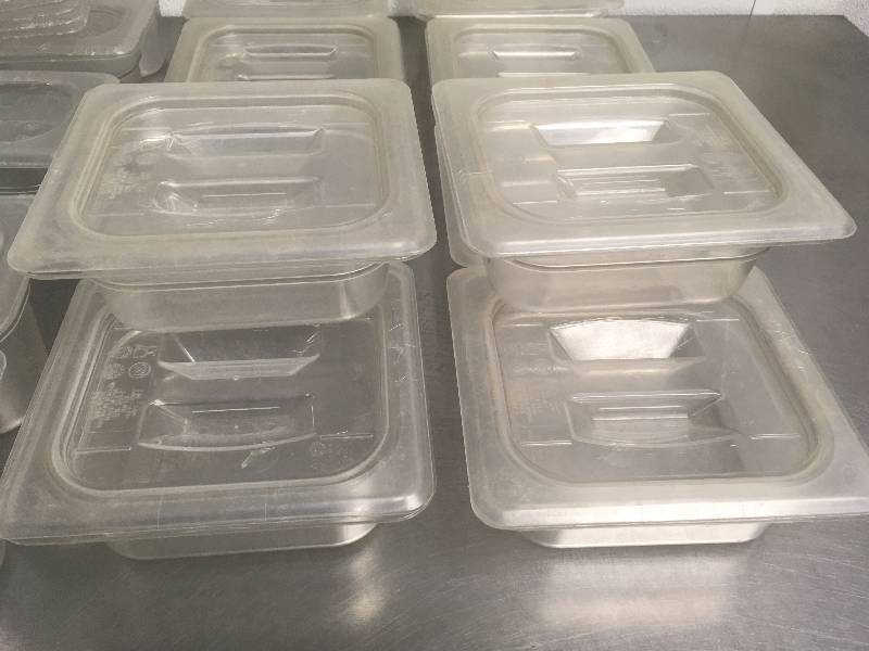 lot 76 image: RESTAURANT SUPPLIES