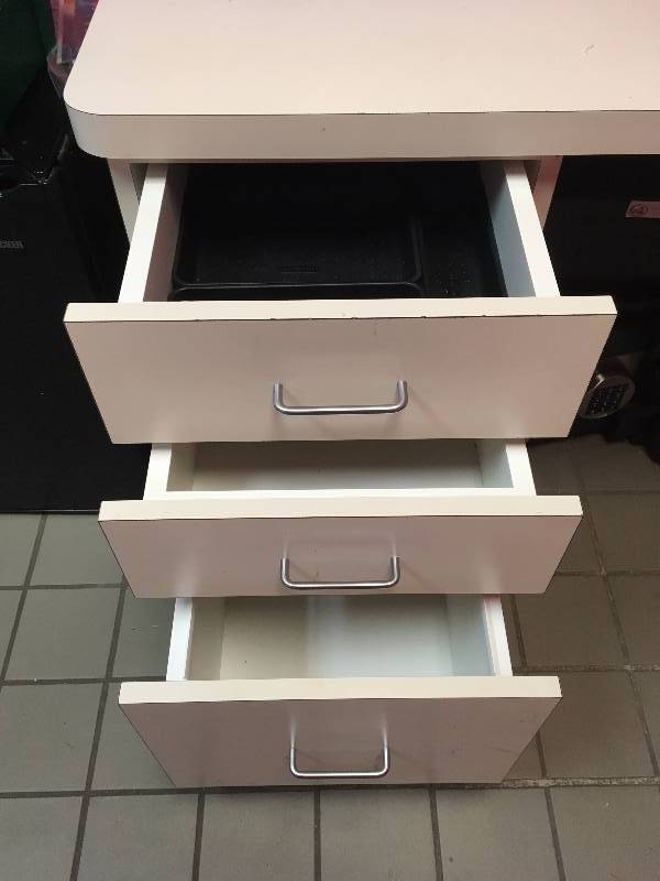 lot 118 image: DESK