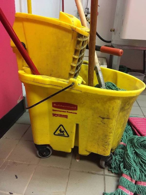 lot 126 image: CLEANING LOT