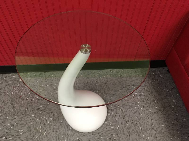 lot 28 image: SIDE TABLE