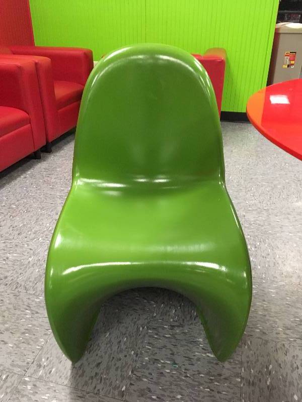 lot 29 image: HEAVY DUTY PLASTIC TABLE AND CHAIRS