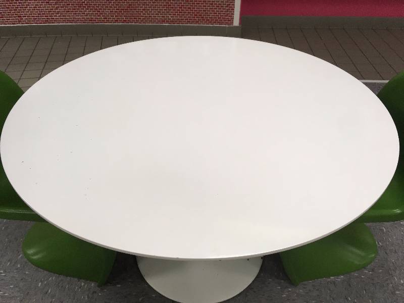 lot 30 image: HEAVY DUTY PLASTIC TABLE AND CHAIRS