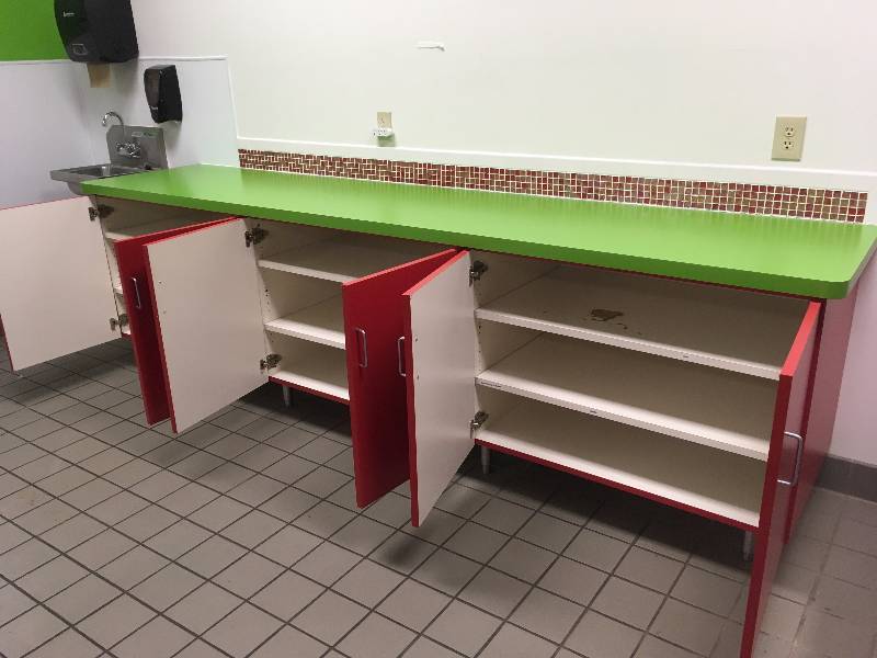lot 8 image: COMMERCIAL COUNTER