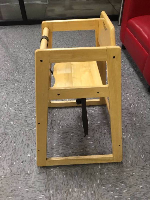 lot 44 image: WOOD RESTAURANT STYLE HIGH CHAIR