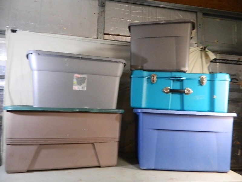 5 Assorted Totes with Lids