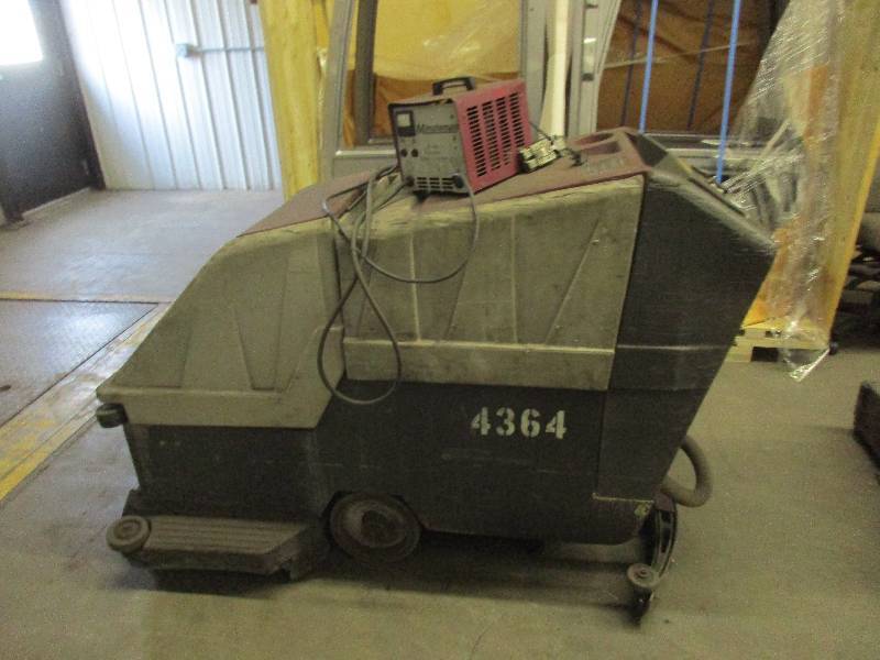 lot 20 image: Minuteman Floor Scrubber