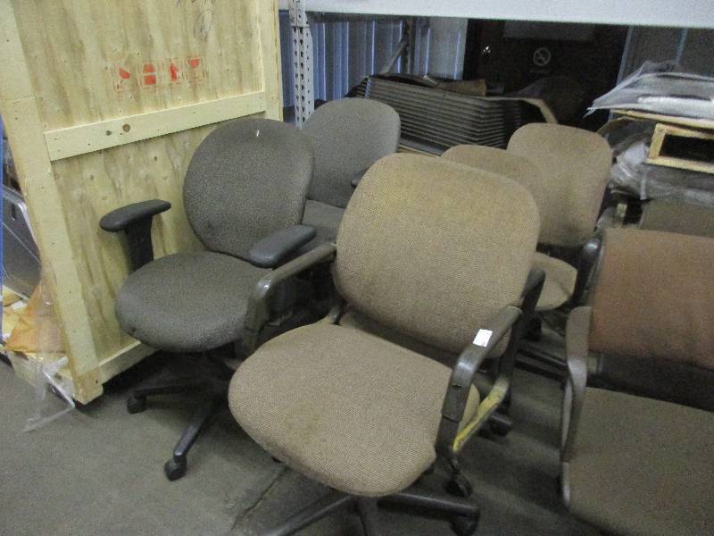 lot 21 image: 5 office chairs