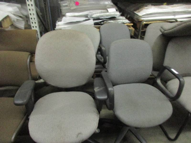 lot 23 image: 4 office chairs