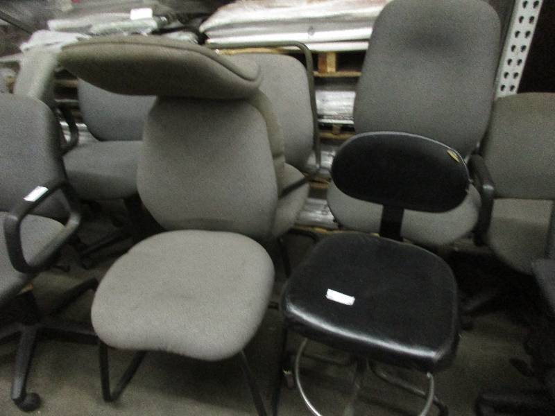 lot 24 image: 6 office chairs