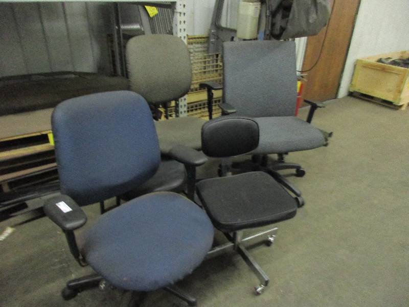 lot 25 image: 5 office chairs