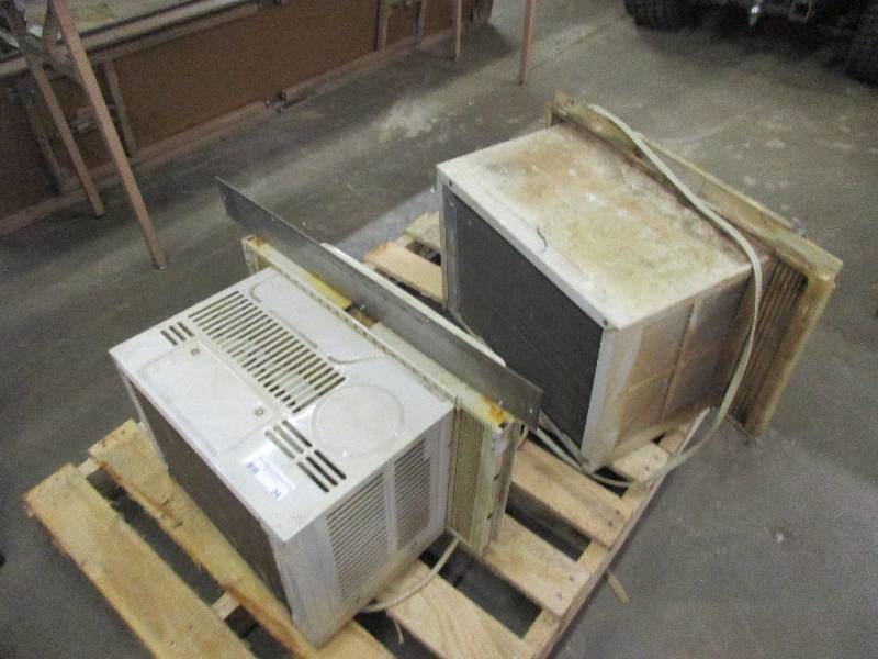 lot 34 image: AC units and a microwave